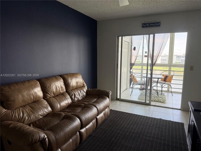 Building Photo - 4043 Cornwall C