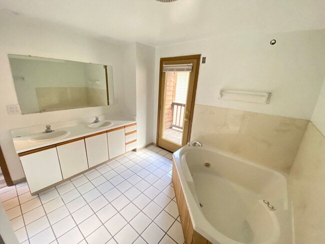 Building Photo - OSU Gateway 3 bedroom 1 1/2 bath 3 level t...