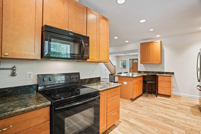 Building Photo - 7712 Dolly Dr