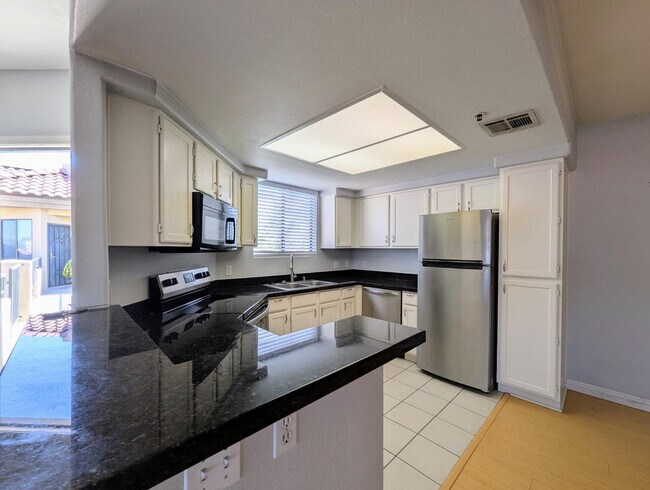 Building Photo - 4925 E Desert Cove Ave