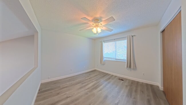Building Photo - 1112 Woodgate Dr