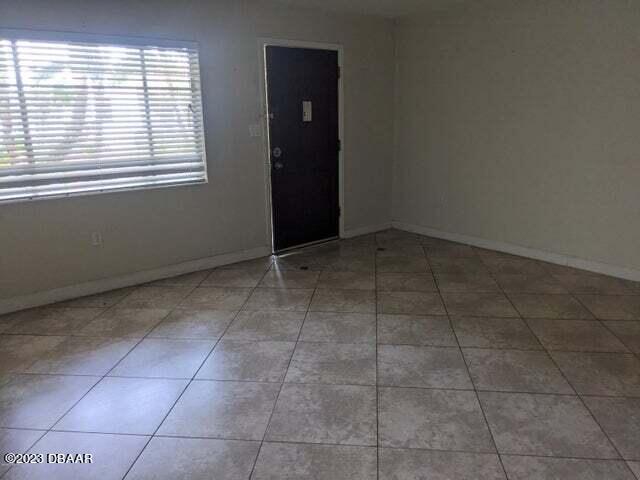 Primary Photo - 102 S Peninsula Dr