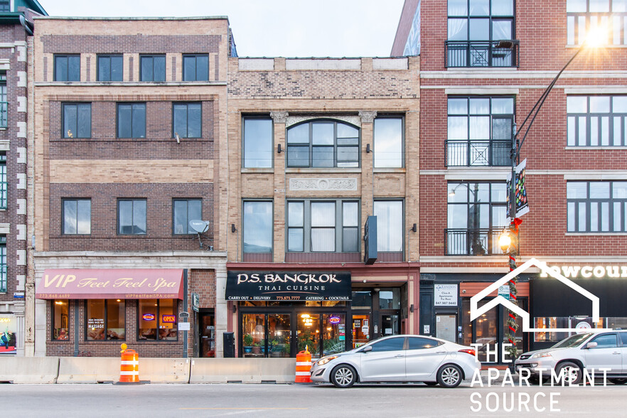 Building Photo - 3340 N Clark St