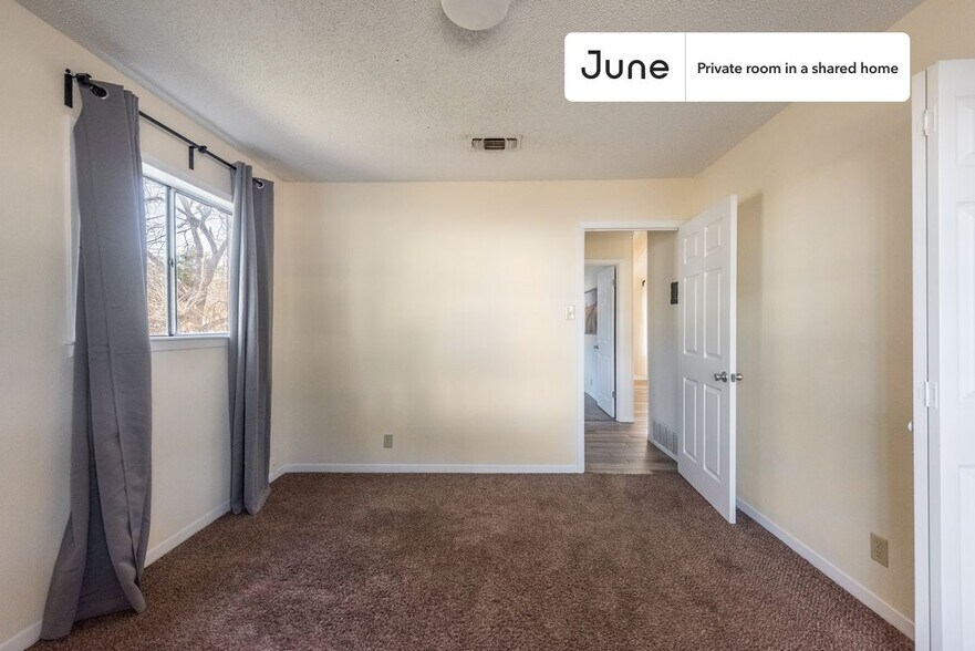 Building Photo - Room in Shared 4 bed/3 bath home