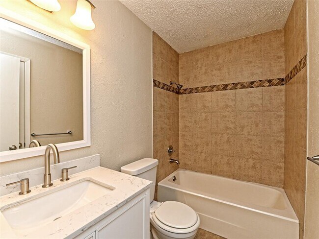 Building Photo - 1916 Gracy Farms Ln