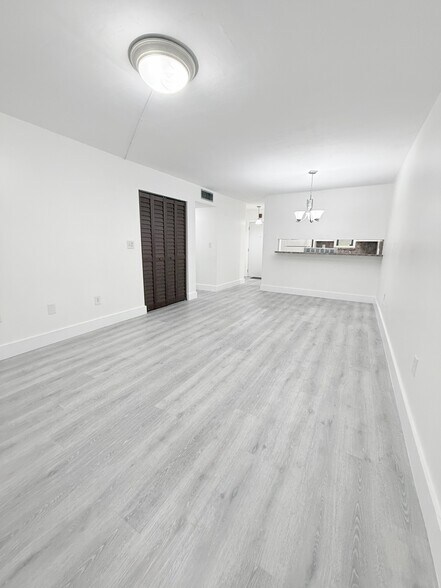 Building Photo - 145 SW 30th Ct