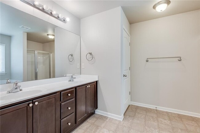 Building Photo - 933 Whitfield Oak Way NE