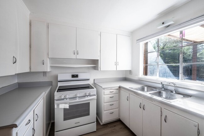 Building Photo - Charming Midtown Santa Fe Home