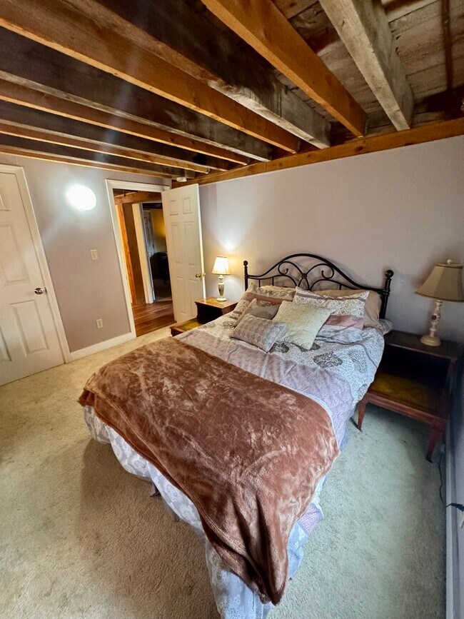 Building Photo - Spacious 3-Bedroom| Downtown Newnarket| Sept 1st!