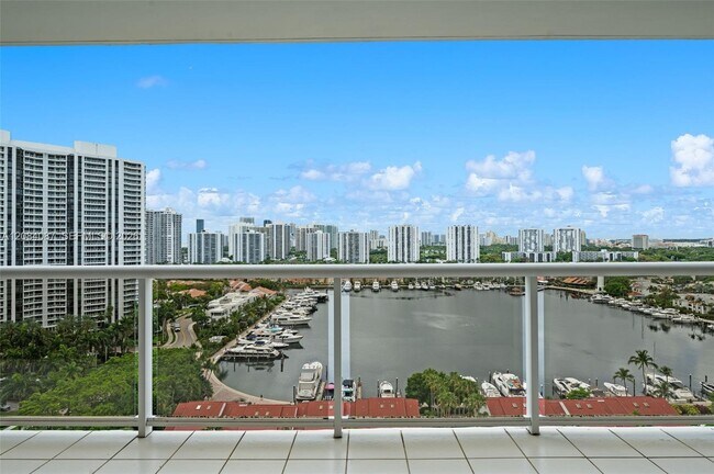 Building Photo - 3640 Yacht Club Dr