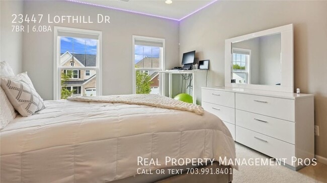 Building Photo - Beautifully Maintained 7 Bedroom 6 Bath Ho...