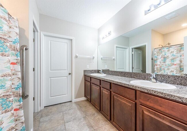 Building Photo - 9650 Sage Creek Dr