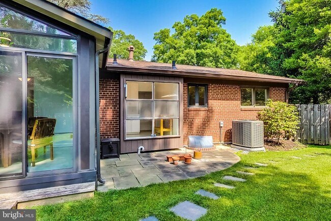 Building Photo - 6515 E Halbert Rd