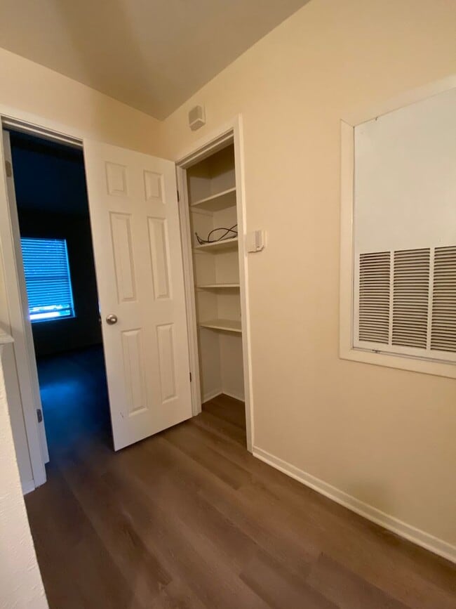 Building Photo - College Station -2 bedroom/ 2.5 bath - 2 story condo with washer/dryer!!