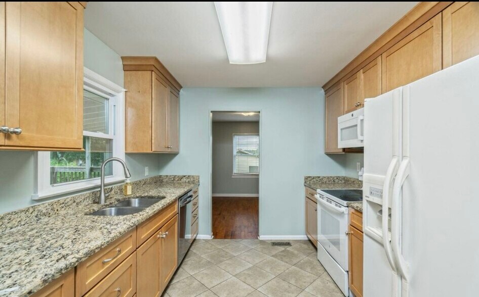 Building Photo - 8520 Garrison Drive
