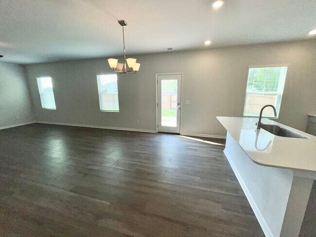 Building Photo - 503 Sandy Holw Dr