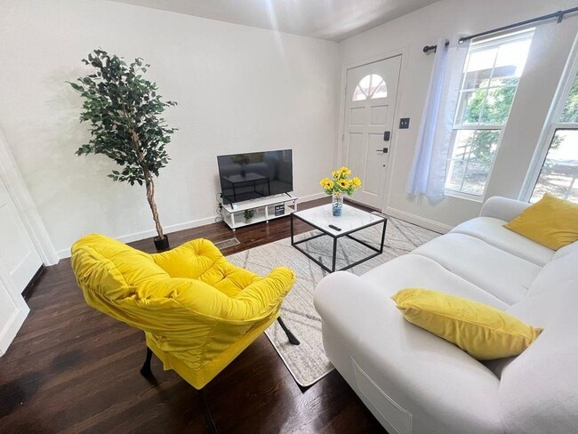 Building Photo - 3508 Clarkson Ave