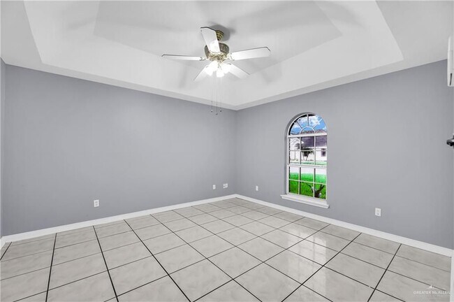 Building Photo - 4621 W Maple Ave