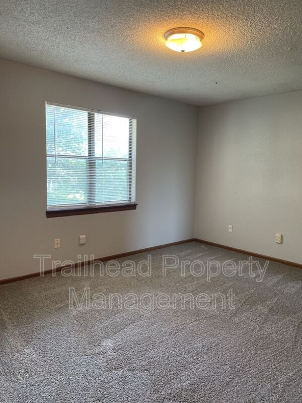 Building Photo - 8704 NW 82 Terrace