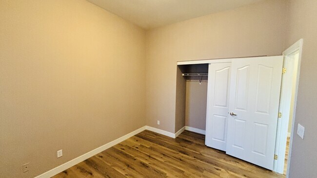 Building Photo - 917 Coldwater Falls Way