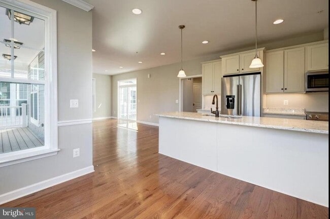 Building Photo - 1020 Railroad Ave