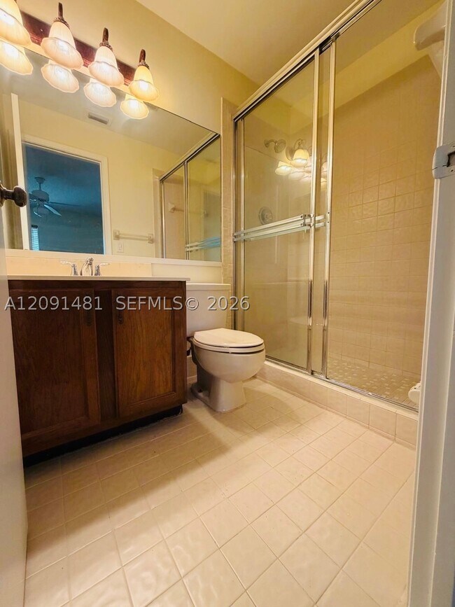 Building Photo - 2425 SW 22nd Ave