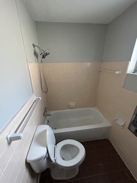 Building Photo - 276 White Bridge Pike