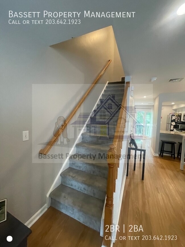 Building Photo - 40 Manorwood Dr