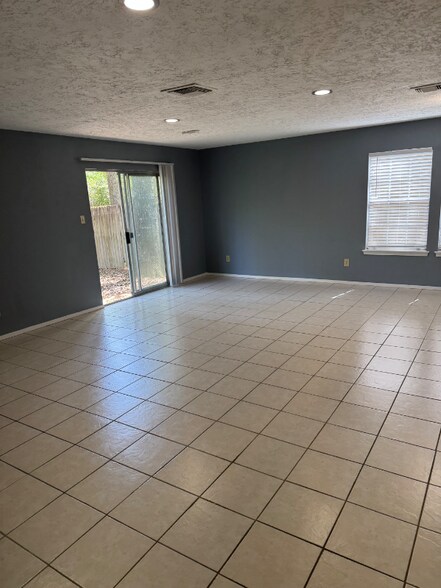 Building Photo - 10 N Circlewood Glen