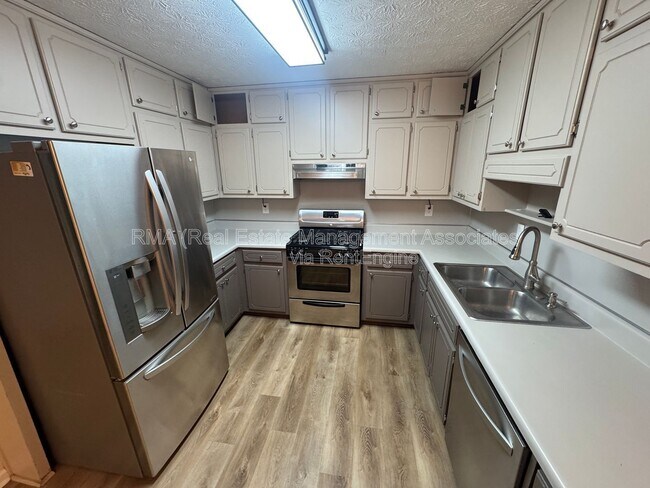 Building Photo - 129 Wagon Wheel Cir