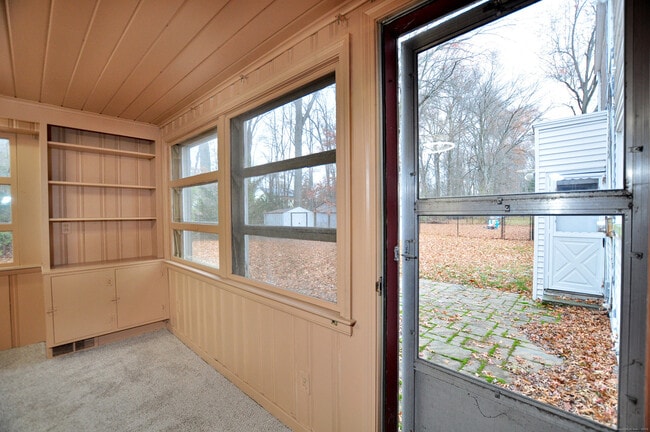 Building Photo - 19 Seneca Rd