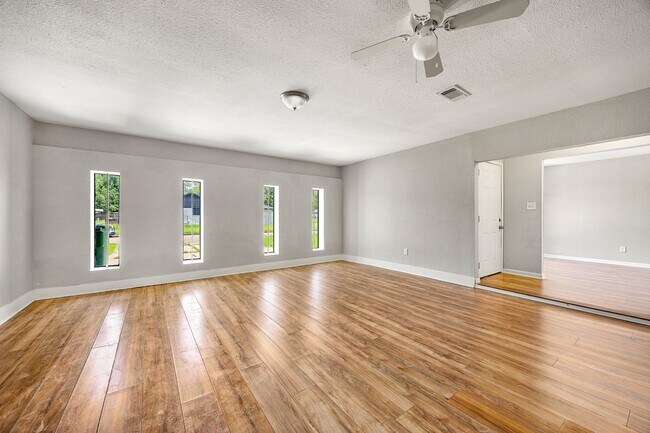 Building Photo - 5618 Briarwick Ln