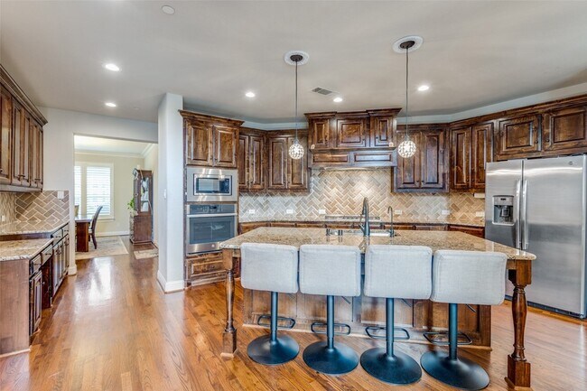 Building Photo - 2490 Stonybrook Dr