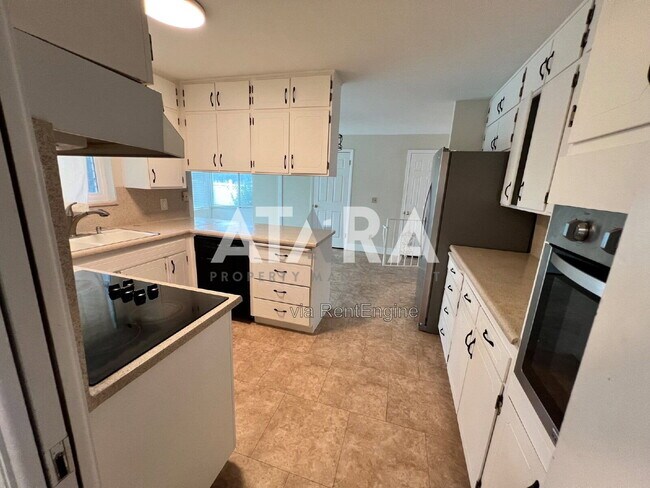 Building Photo - 1374 Marinwood Ave