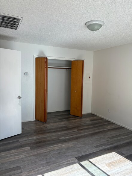Building Photo - 1090 W D St