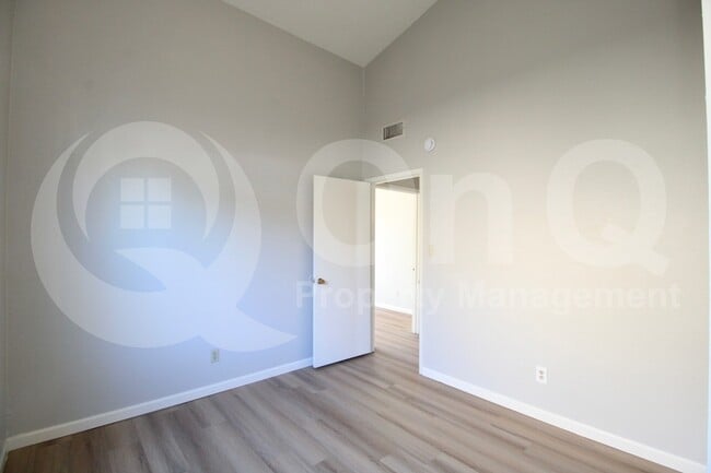 Building Photo - 2329 E Folley St