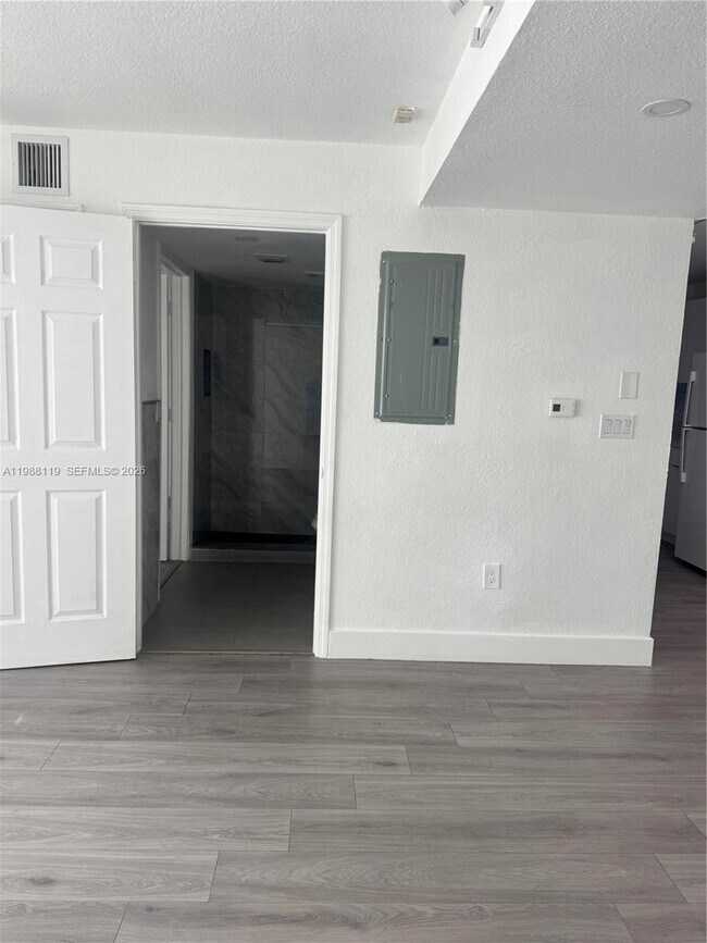 Building Photo - 2120 W Flagler St