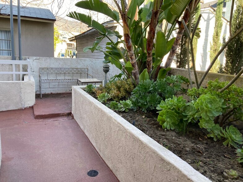 Walkway to unit 8 - 431 W Lexington Dr
