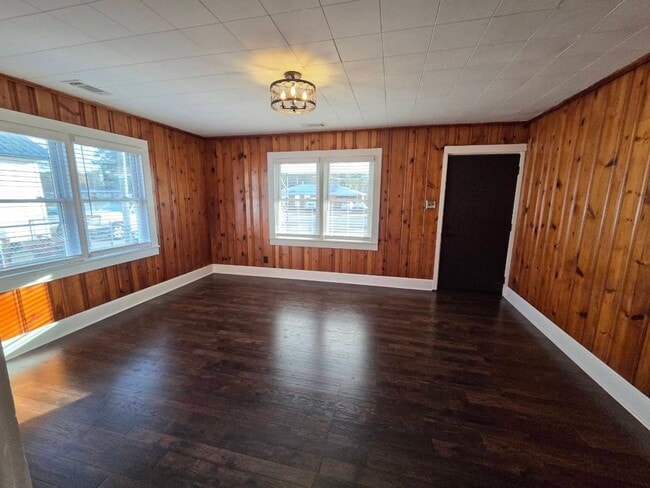 Building Photo - 209 Bartlett Ave