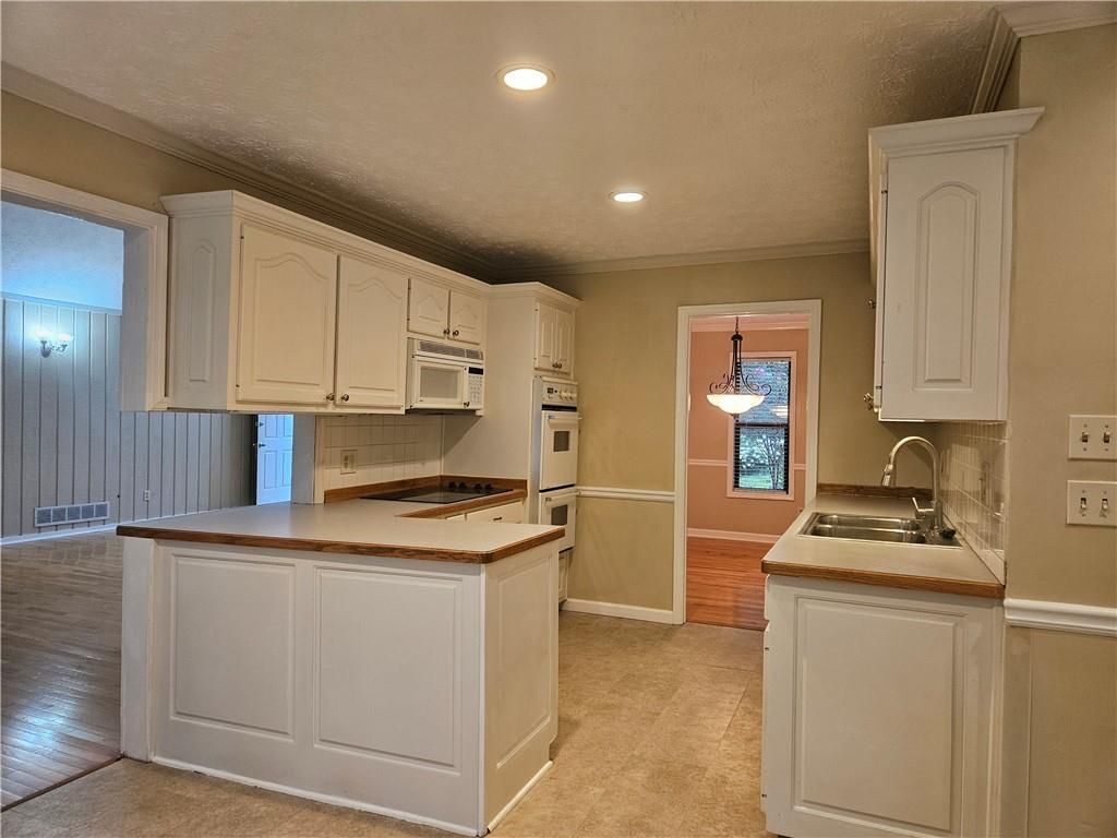 Building Photo - 395 Monivea Ln