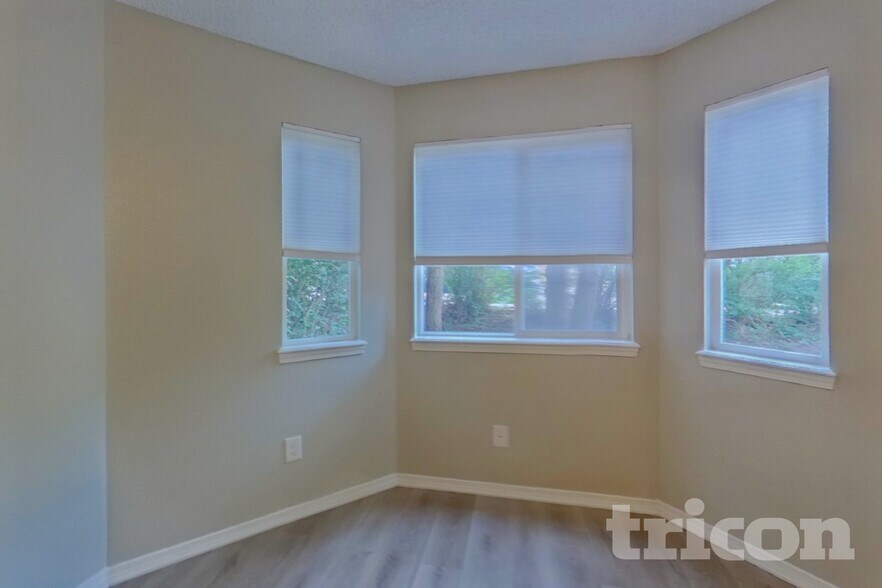Building Photo - 6455 Montarbor Dr