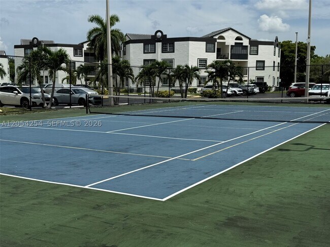 Building Photo - 9711 Fontainebleau Blvd