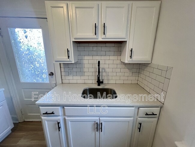 Building Photo - 312 N Reservoir St