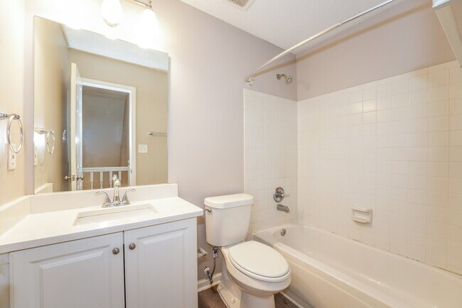 Building Photo - 871 Louisa Ln