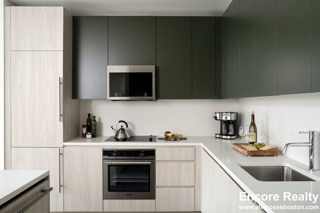 Building Photo - 771 Beacon St St