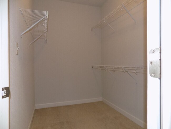Building Photo - 121 Wineberry Wy