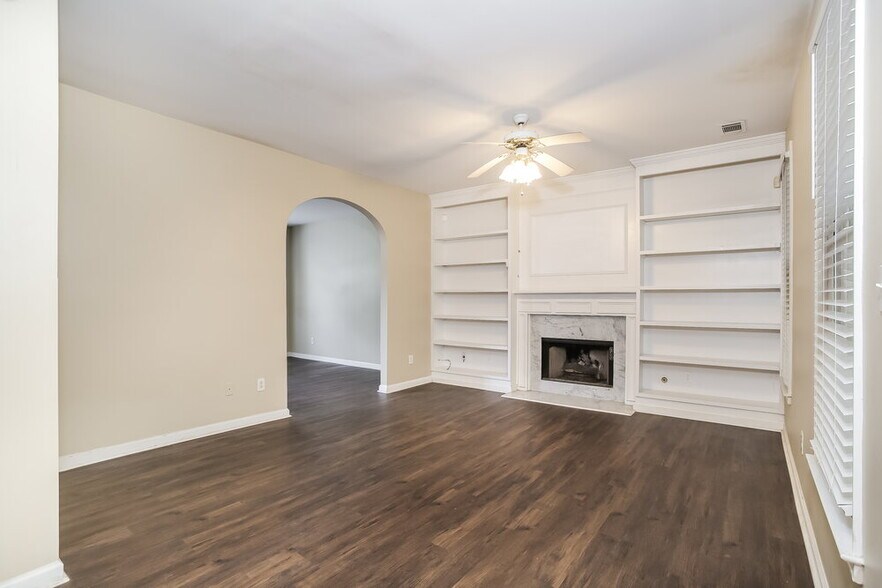 Building Photo - 5111 Staplehurst Ln