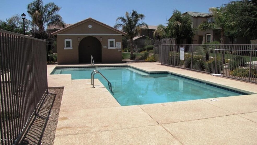 Building Photo - 1938 E Loma Vista St