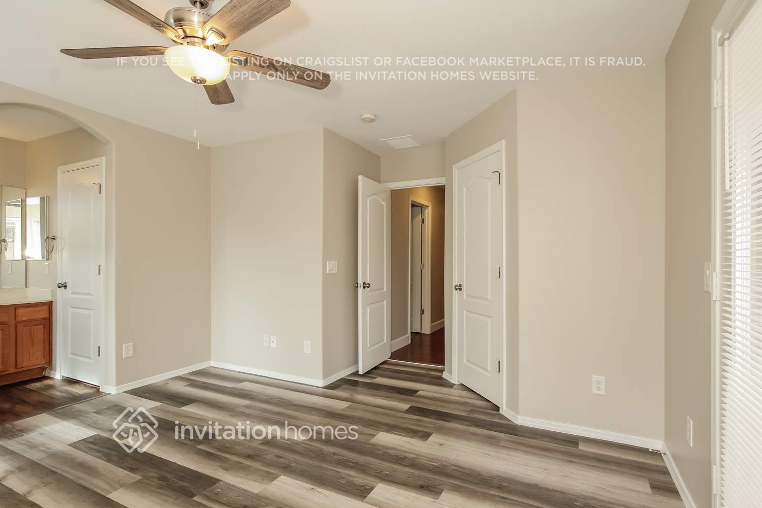 Building Photo - 15303 W Hope Dr