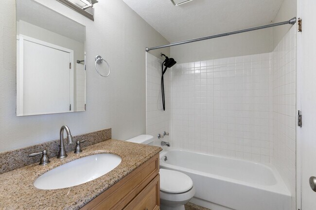 Building Photo - 3406 Avon Ct